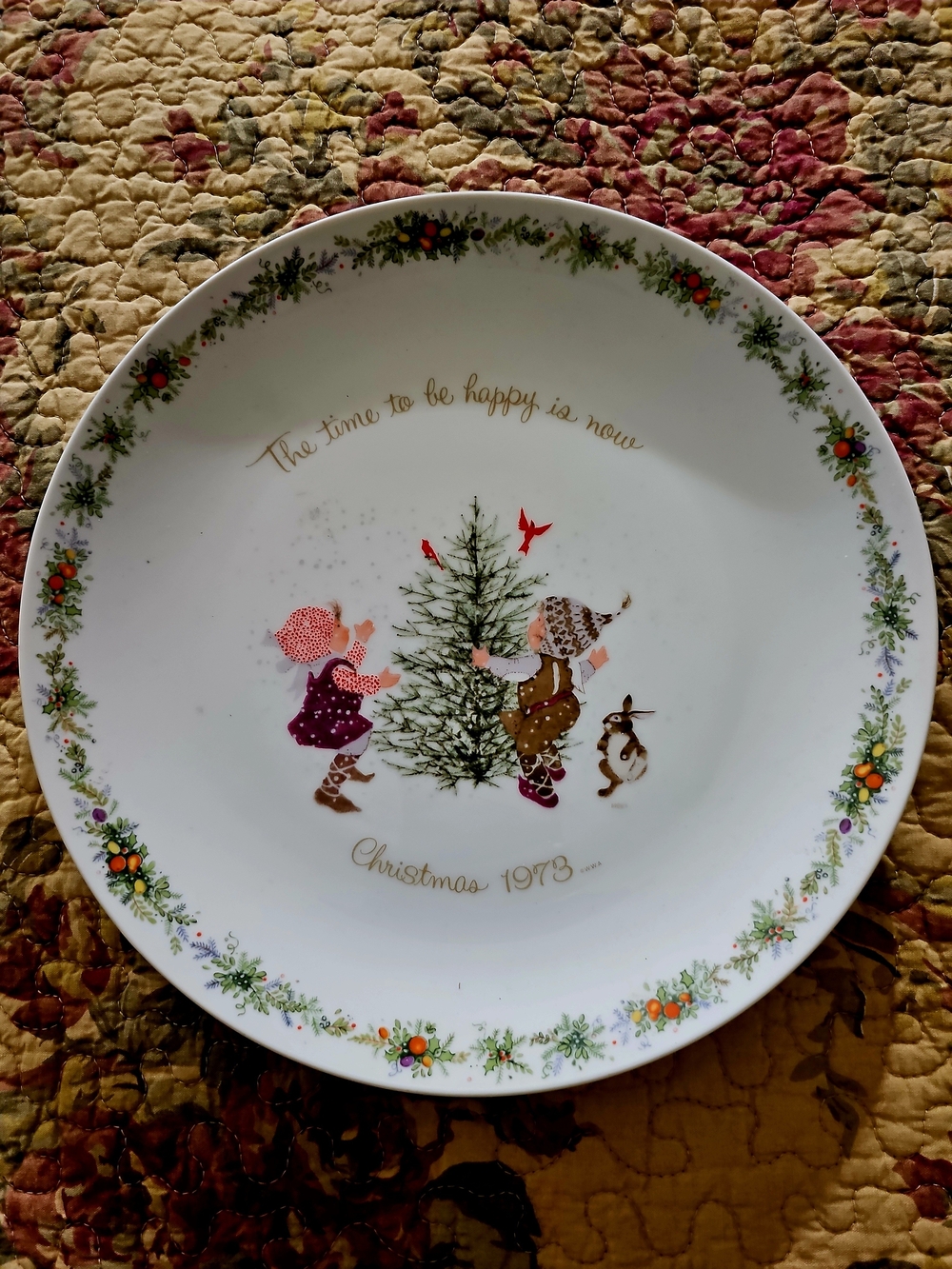 Holly Hobbie Christmas 1973 Decor Holiday Plate "The Time To Be Happy Is Now"